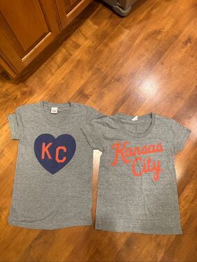 Charlie Hustle Kansas City KC Heart T Shirt Bundle 2 Gray Tees Size Small